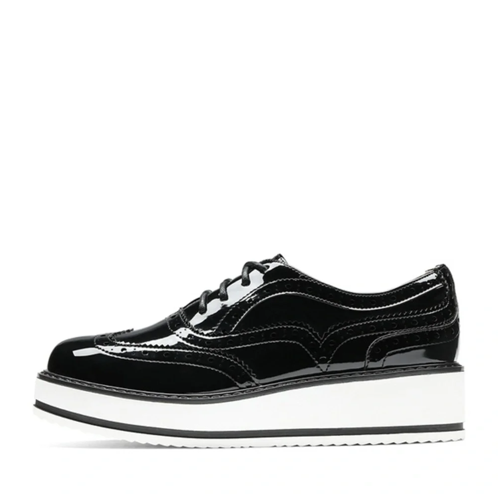 Bruno Marc Women's Elegant Wingtip Platform Oxfords, Size 8, Great Condition!
